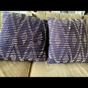 2 Throw Pillows